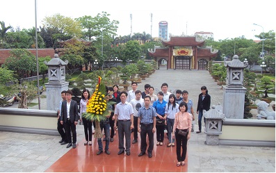 Trường Cao đẳng nghề Kinh tế - Kỹ thuật Bắc bộ dâng hương và viếng Đền liệt sỹ quận Hồng Bàng, Thành phố Hải Phòng