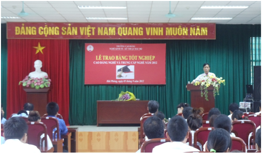 LỄ TRAO BẰNG TỐT NGHIỆP CAO ĐẲNG NGHỀ VÀ TRUNG CẤP NGHỀ NĂM 2012