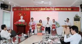 Hội nghị công bố và trao quyết định về công tác cán bộ