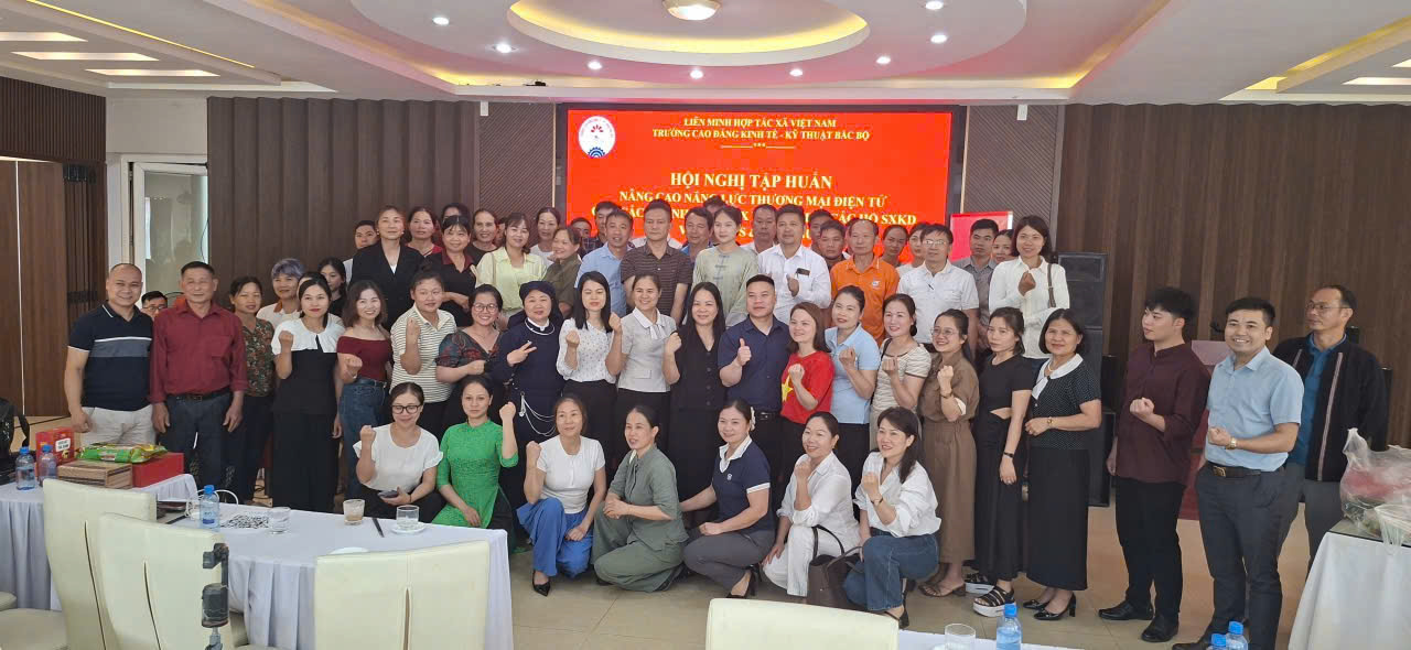 TẬP HUẤN THƯƠNG MẠI ĐIỆN TỬ CHO LÃNH ĐẠO, THÀNH VIÊN CÁC HTX VÙNG ĐỒNG BÀO DÂN TỘC THIỂU SỐ VÀ MIỀN NÚI TỈNH THÁI NGUYÊN
